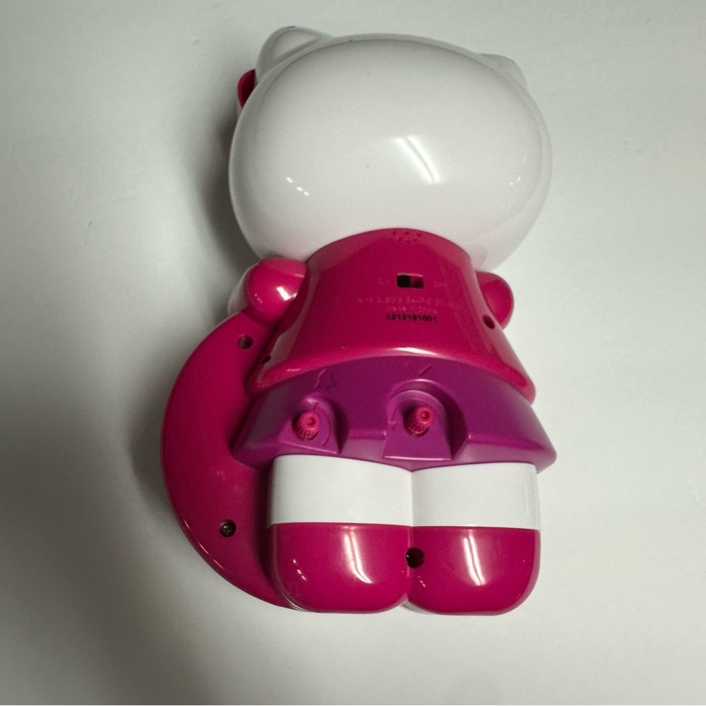 Hello Kitty Figurine Clock - Picture 7 of 7